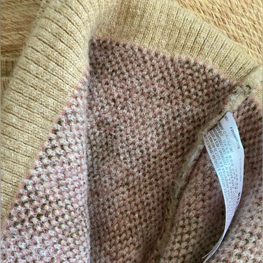Oversized Zara Knit Sweater - Size L - Heavy Sweater - Warm - Pretty - Picture 7 of 12